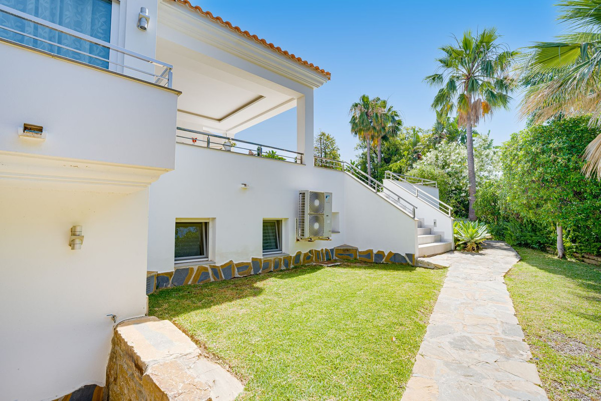 4 Bed Townhouse for sale in El Rosario Costa Del Sol, Málaga, Spain
