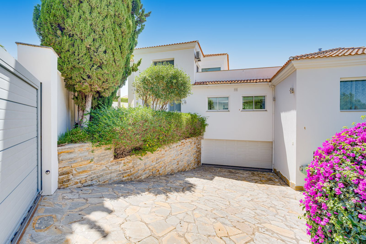 4 Bed Townhouse for sale in El Rosario Costa Del Sol, Málaga, Spain