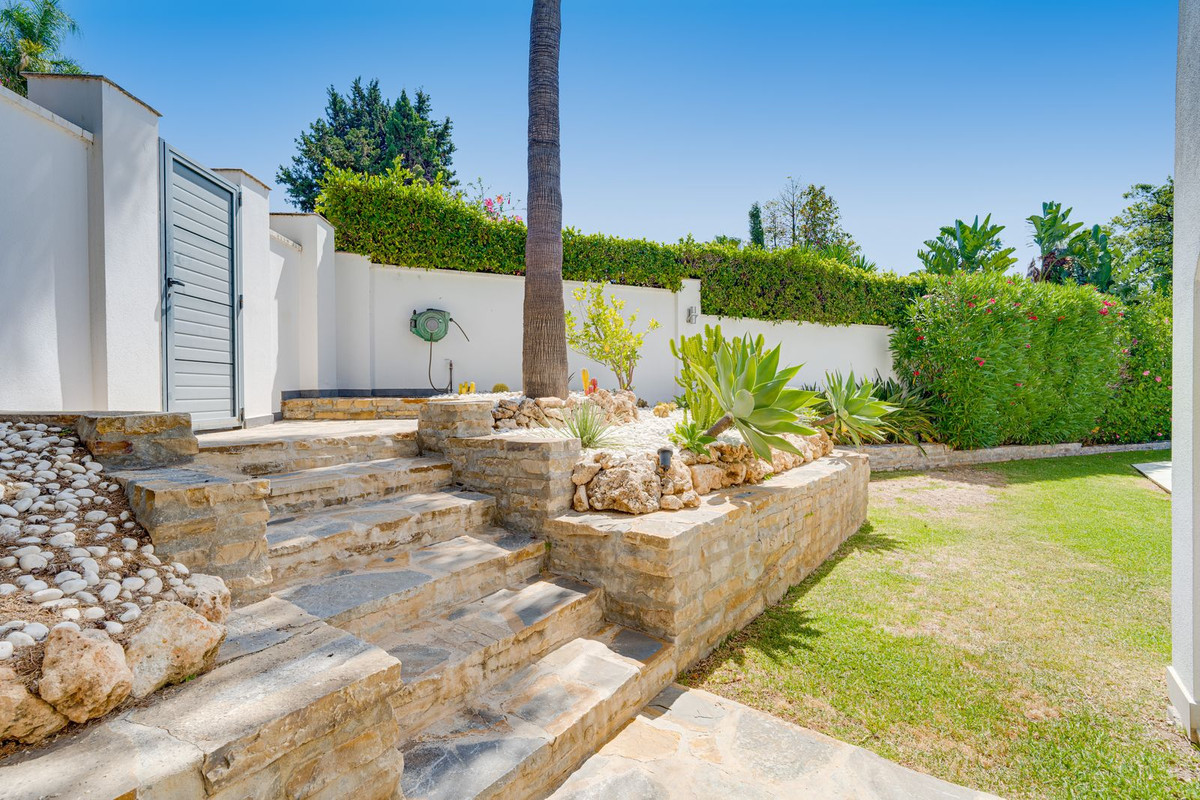4 Bed Townhouse for sale in El Rosario Costa Del Sol, Málaga, Spain