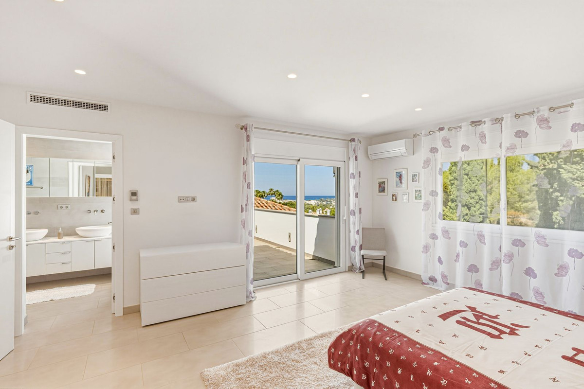 4 Bed Townhouse for sale in El Rosario Costa Del Sol, Málaga, Spain