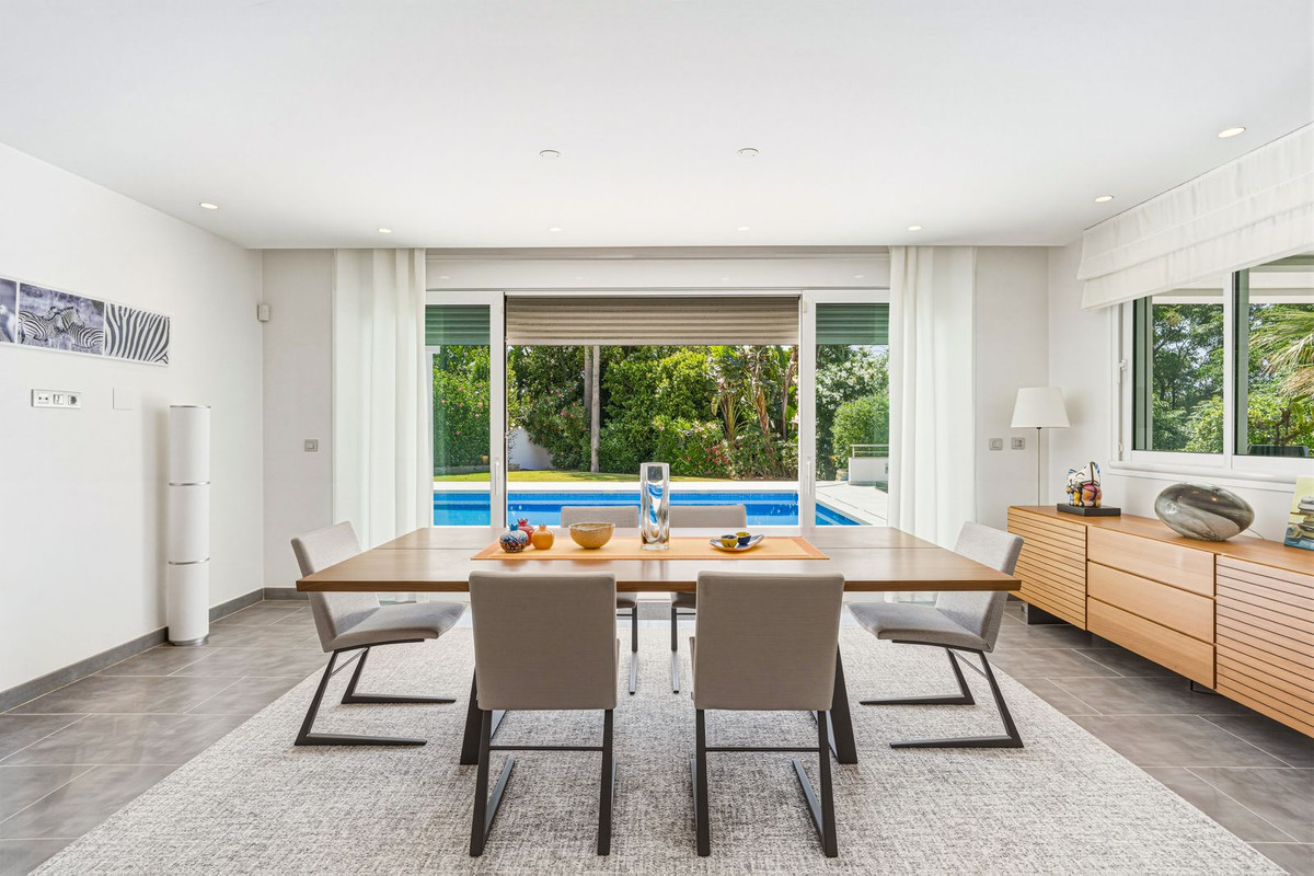 4 Bed Townhouse for sale in El Rosario Costa Del Sol, Málaga, Spain