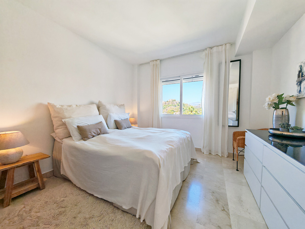 2 Bed Apartment for sale in Benahavís Costa Del Sol, Málaga, Spain