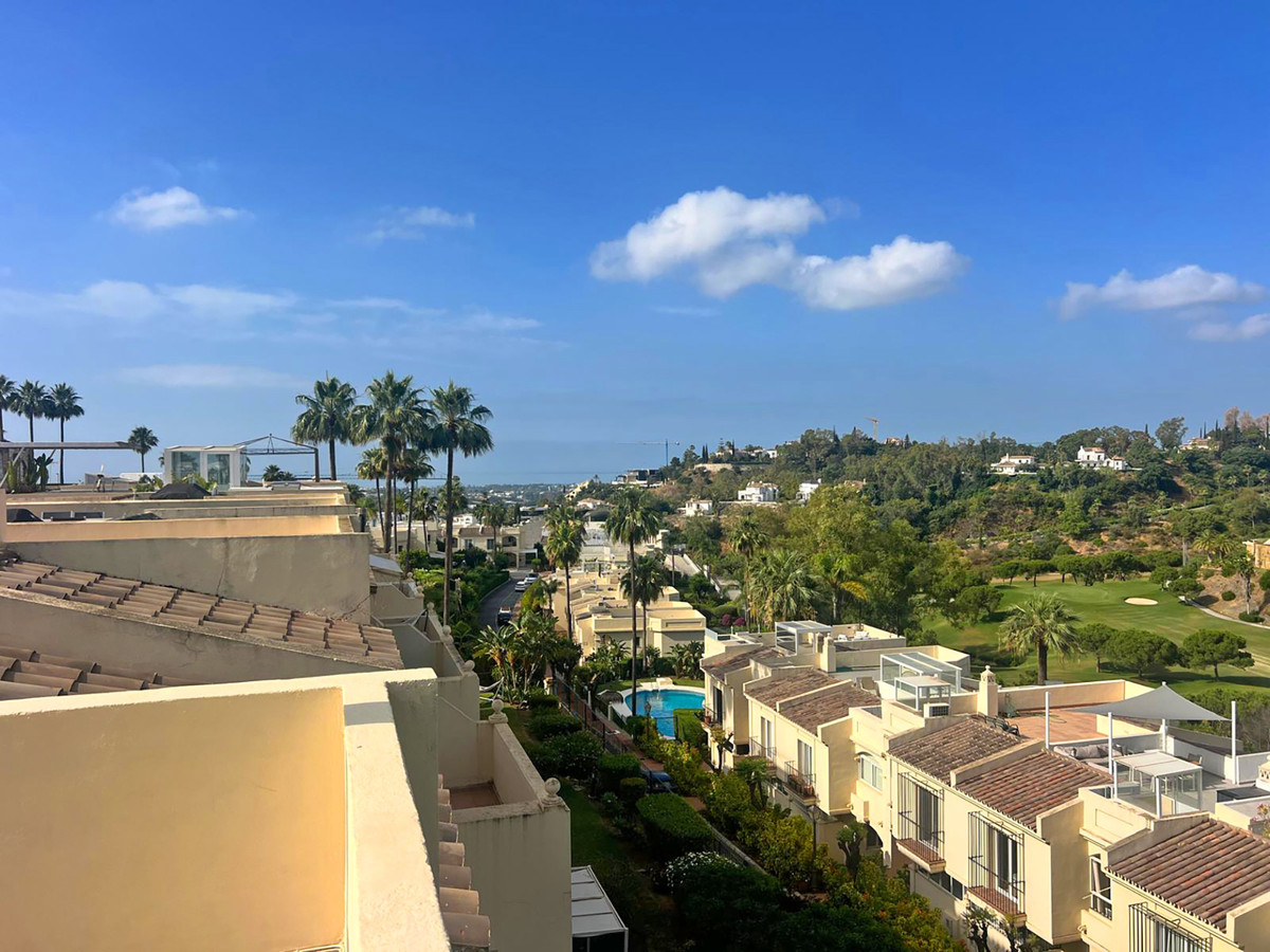 2 Bed Apartment for sale in Benahavís Costa Del Sol, Málaga, Spain