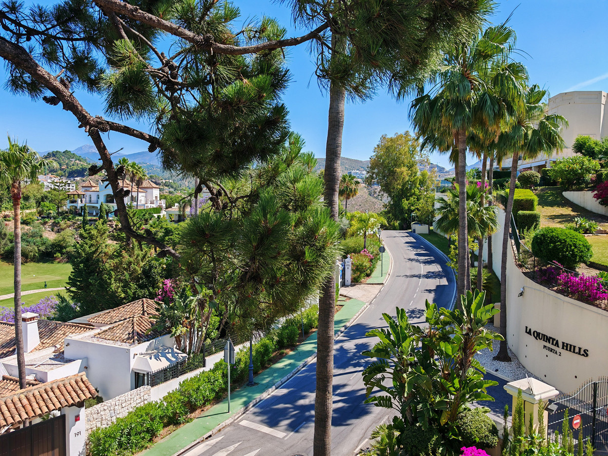 2 Bed Apartment for sale in Benahavís Costa Del Sol, Málaga, Spain
