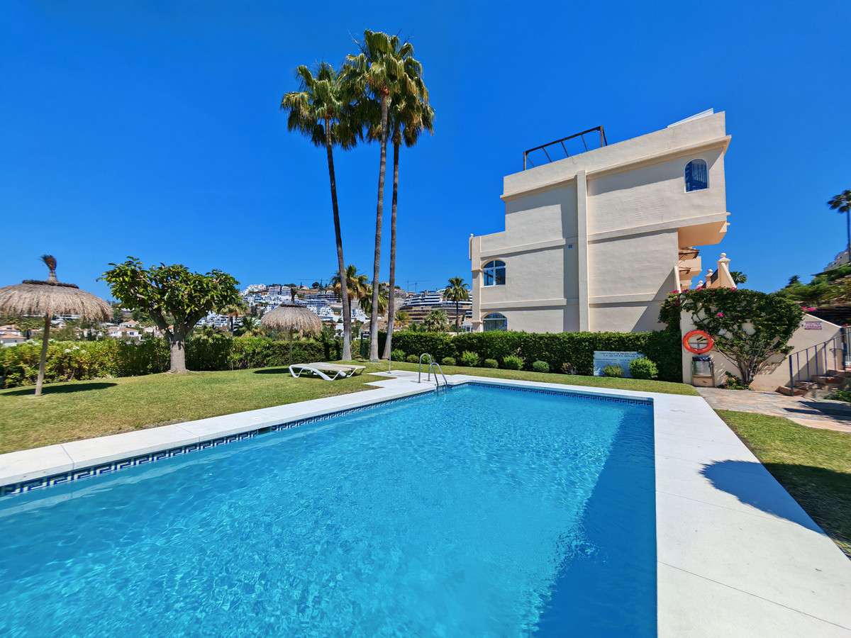 2 Bed Apartment for sale in Benahavís Costa Del Sol, Málaga, Spain