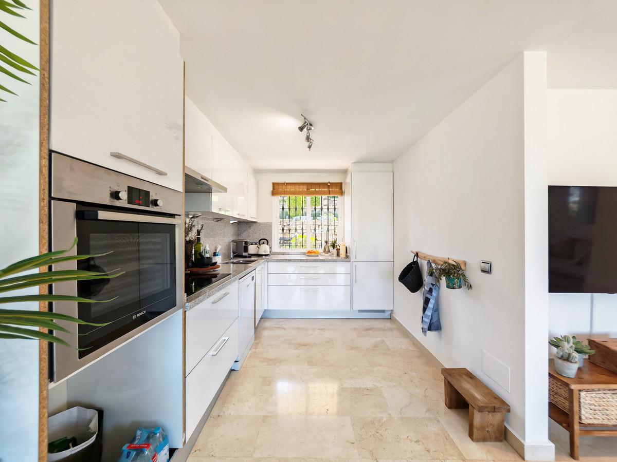 2 Bed Apartment for sale in Benahavís Costa Del Sol, Málaga, Spain