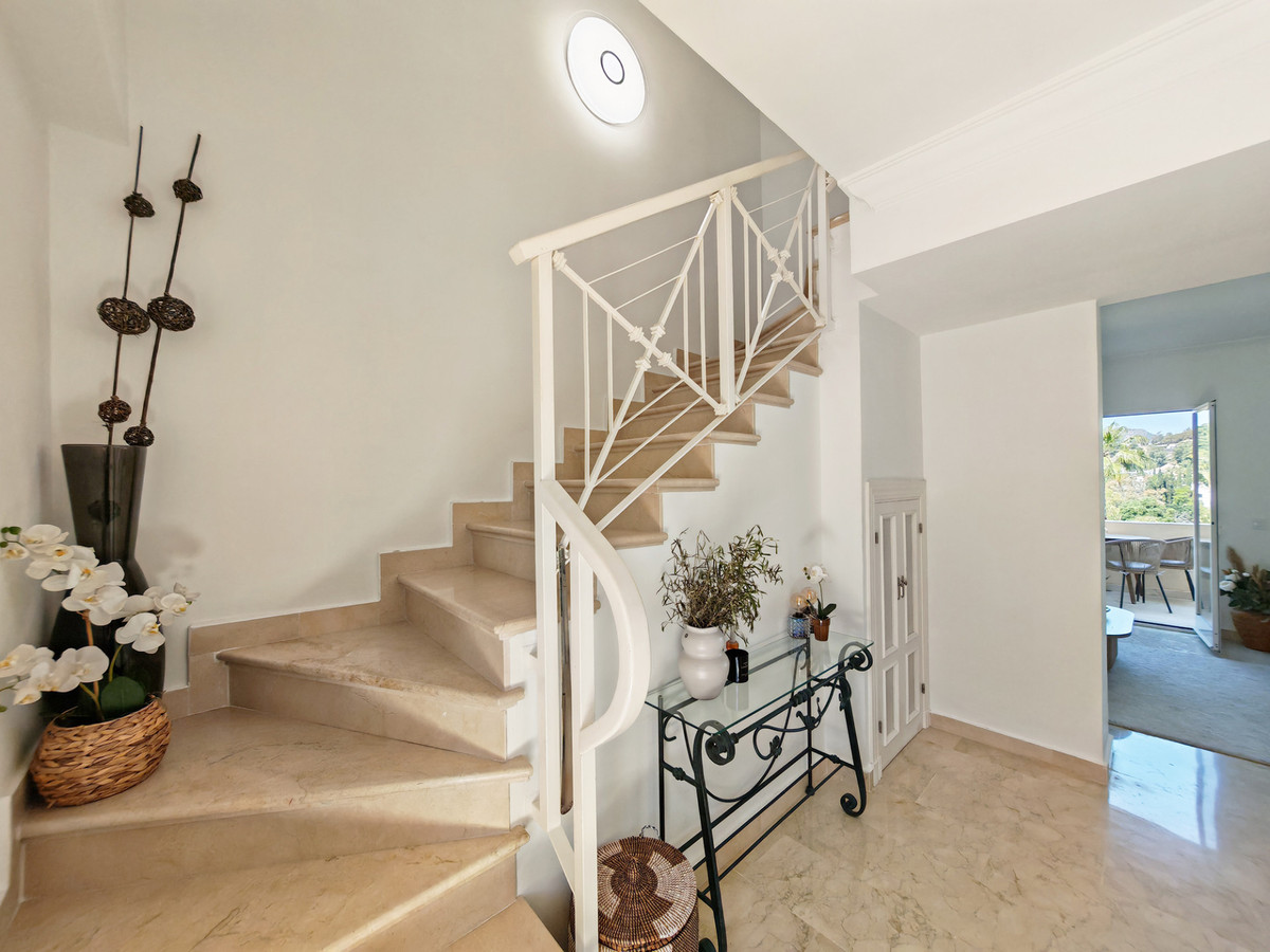 2 Bed Apartment for sale in Benahavís Costa Del Sol, Málaga, Spain