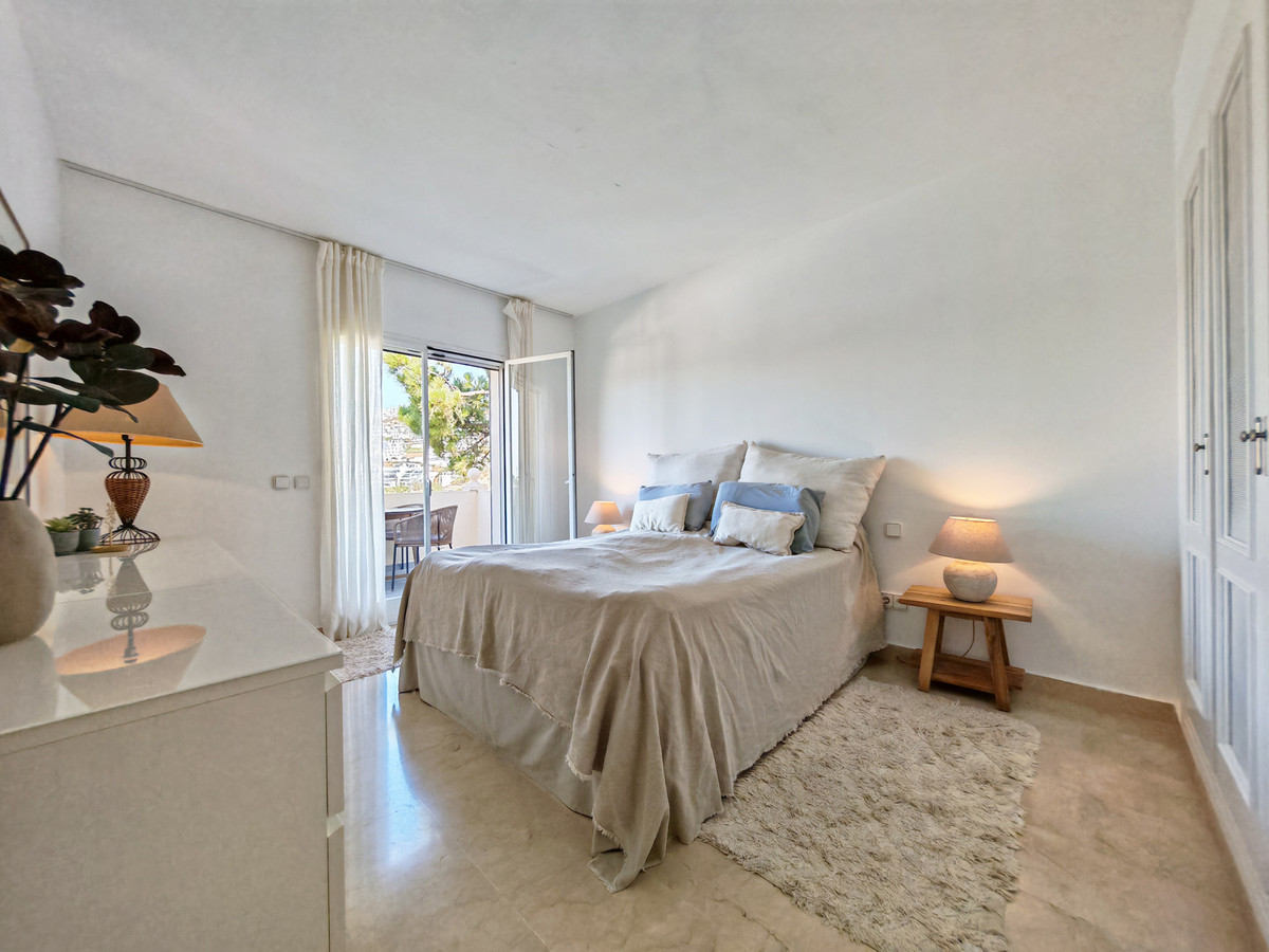 2 Bed Apartment for sale in Benahavís Costa Del Sol, Málaga, Spain