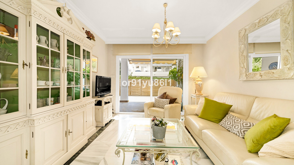 2 Bed Apartment for sale in The Golden Mile Costa Del Sol, Málaga, Spain