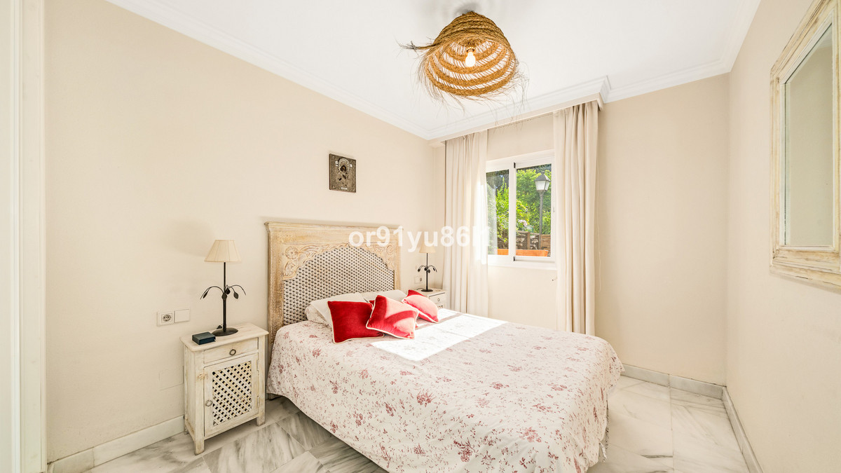2 Bed Apartment for sale in The Golden Mile Costa Del Sol, Málaga, Spain
