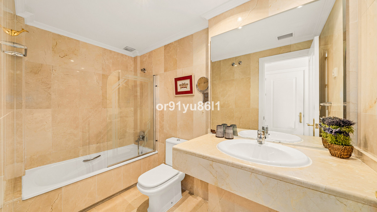 2 Bed Apartment for sale in The Golden Mile Costa Del Sol, Málaga, Spain