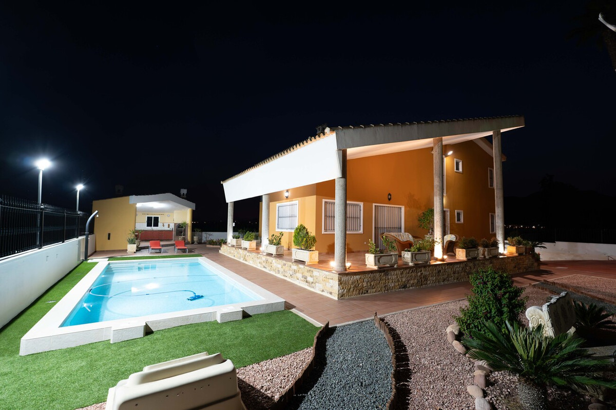 5 Bed Townhouse for sale in Orihuela Costa Blanca, Alicante, Spain