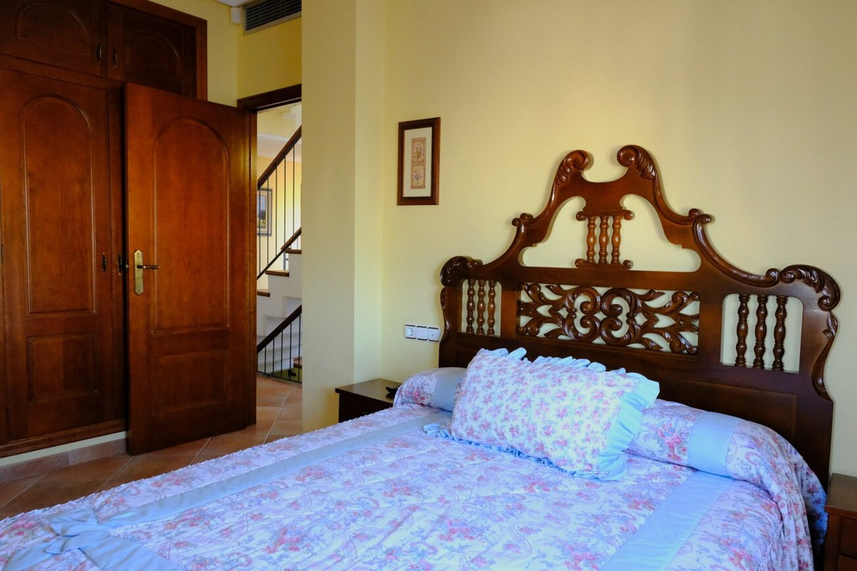 5 Bed Townhouse for sale in Orihuela Costa Blanca, Alicante, Spain