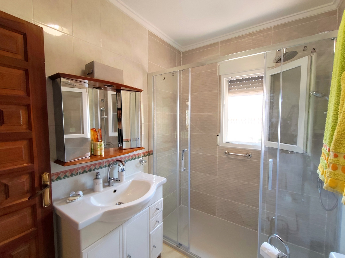 Se vende Villa - Chalet de 3 dormitorios en Costa Blanca, Alicante, España