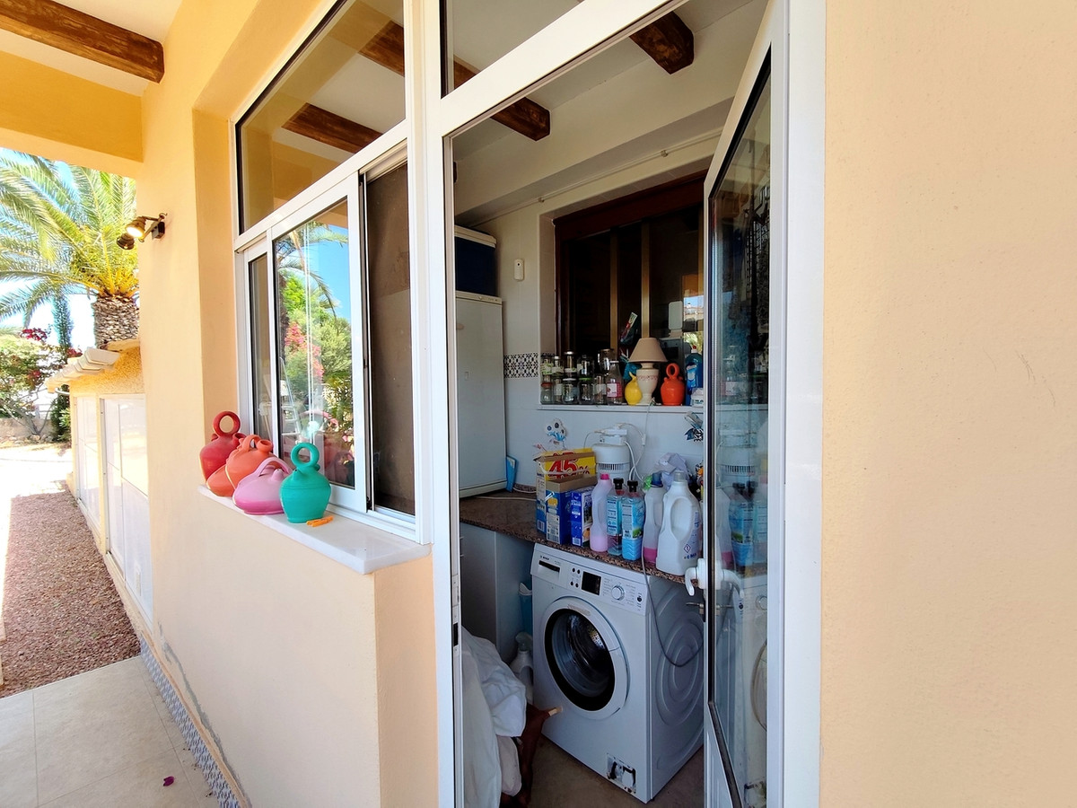 Se vende Villa - Chalet de 3 dormitorios en Costa Blanca, Alicante, España