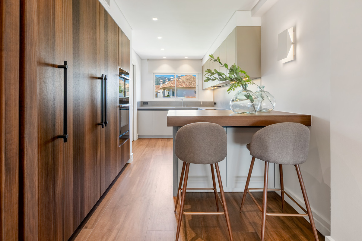 3 Bed Apartment for sale in The Golden Mile Costa Del Sol, Málaga, Spain