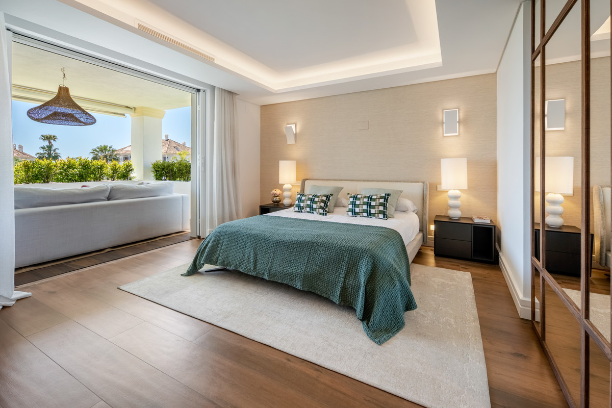 3 Bed Apartment for sale in The Golden Mile Costa Del Sol, Málaga, Spain