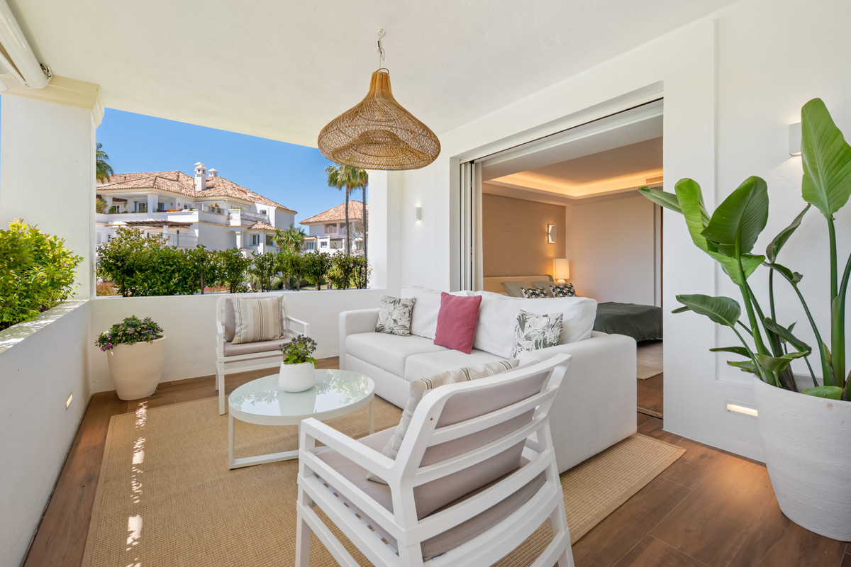 3 Bed Apartment for sale in The Golden Mile Costa Del Sol, Málaga, Spain