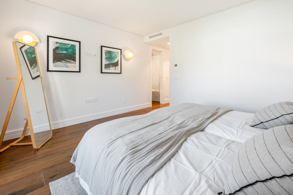 3 Bed Apartment for sale in The Golden Mile Costa Del Sol, Málaga, Spain