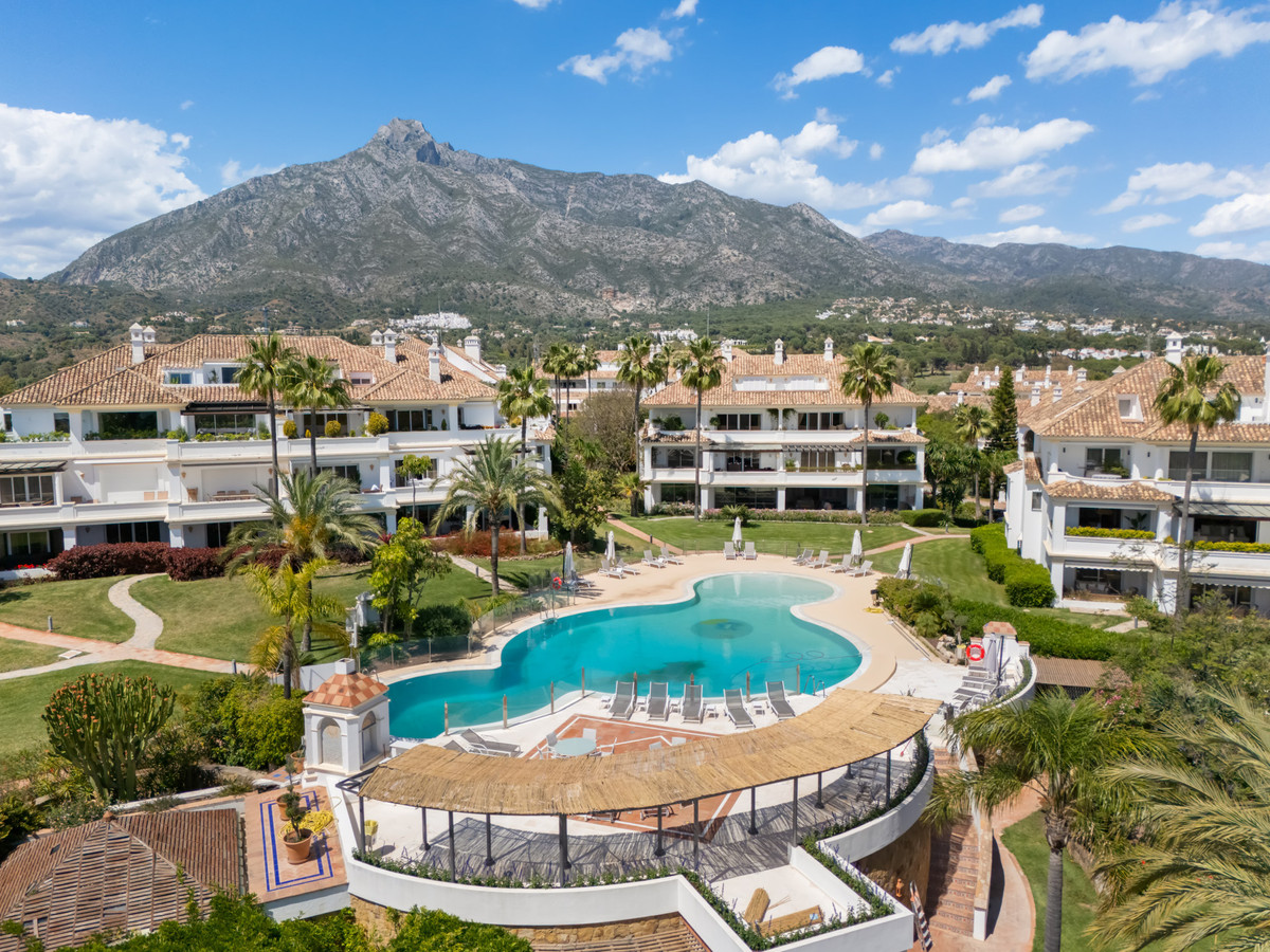 3 Bed Apartment for sale in The Golden Mile Costa Del Sol, Málaga, Spain