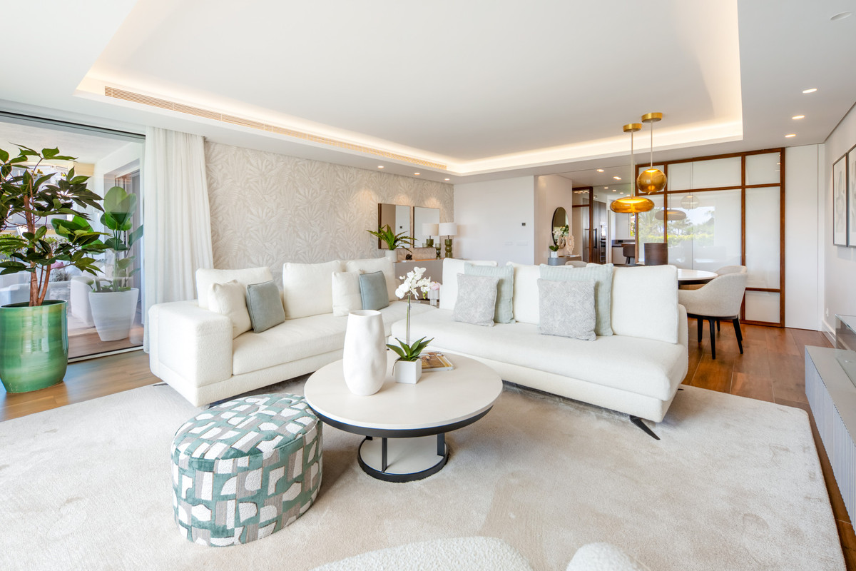 3 Bed Apartment for sale in The Golden Mile Costa Del Sol, Málaga, Spain