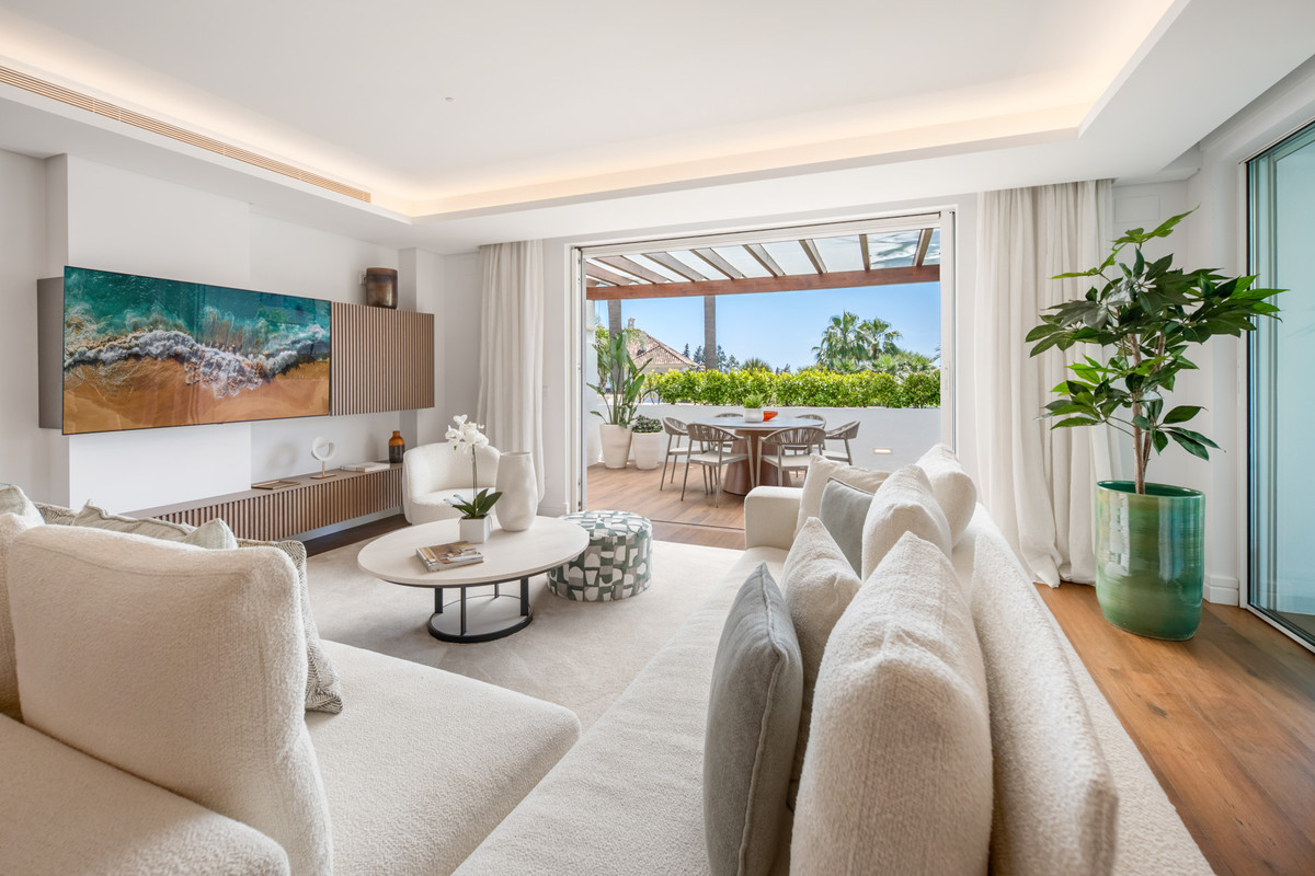 3 Bed Apartment for sale in The Golden Mile Costa Del Sol, Málaga, Spain