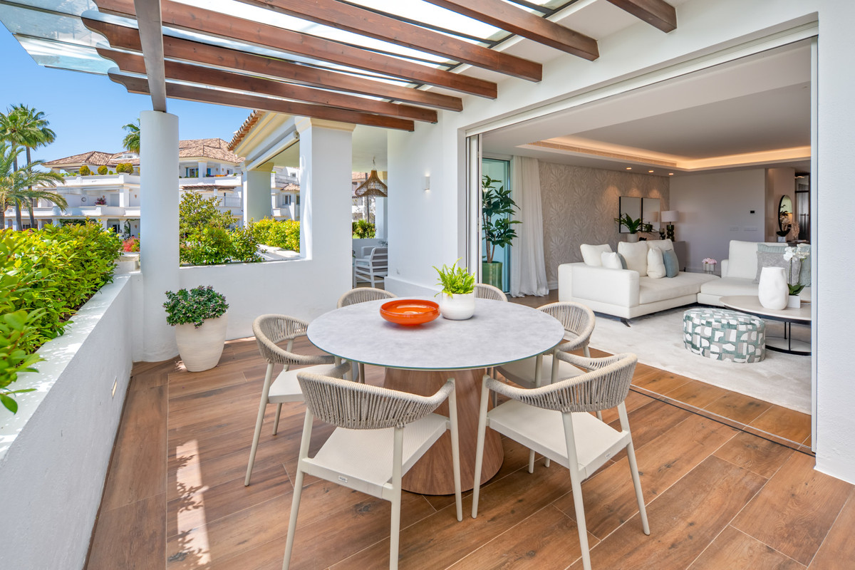3 Bed Apartment for sale in The Golden Mile Costa Del Sol, Málaga, Spain