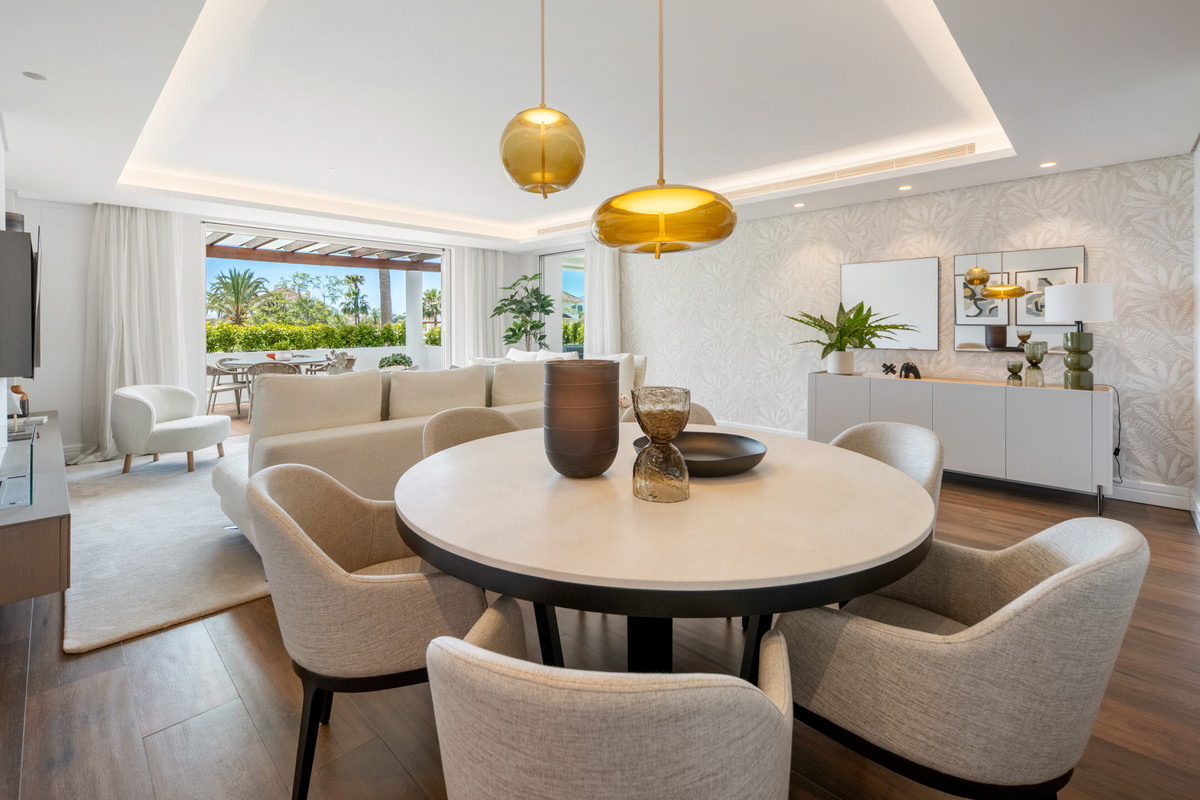 3 Bed Apartment for sale in The Golden Mile Costa Del Sol, Málaga, Spain