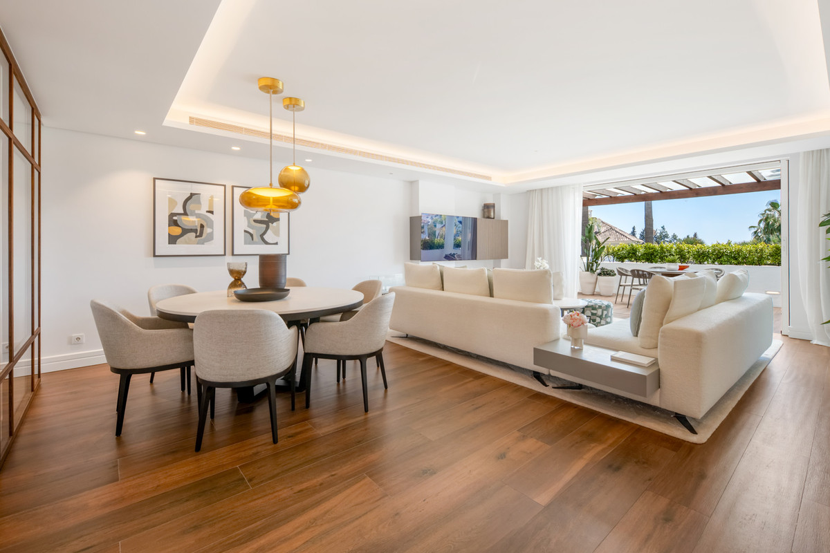3 Bed Apartment for sale in The Golden Mile Costa Del Sol, Málaga, Spain