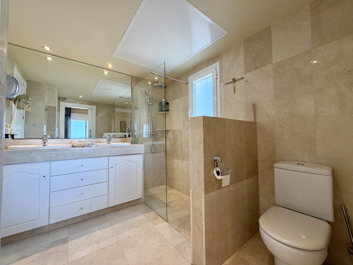 Se vende Apartamento Planta Media de 2 dormitorios en Costa Del Sol, Málaga, España