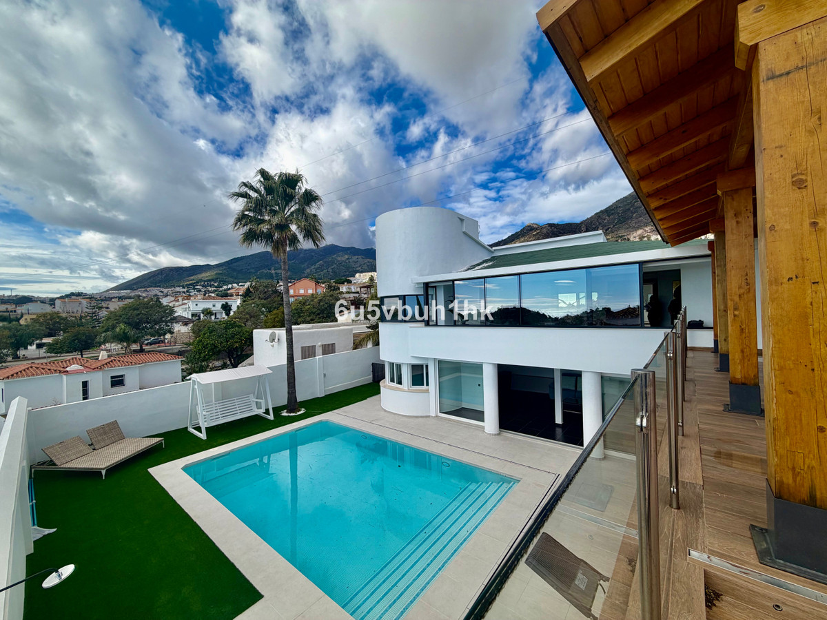 4 Bed Townhouse for sale in Benalmadena Costa Costa Del Sol, Málaga, Spain