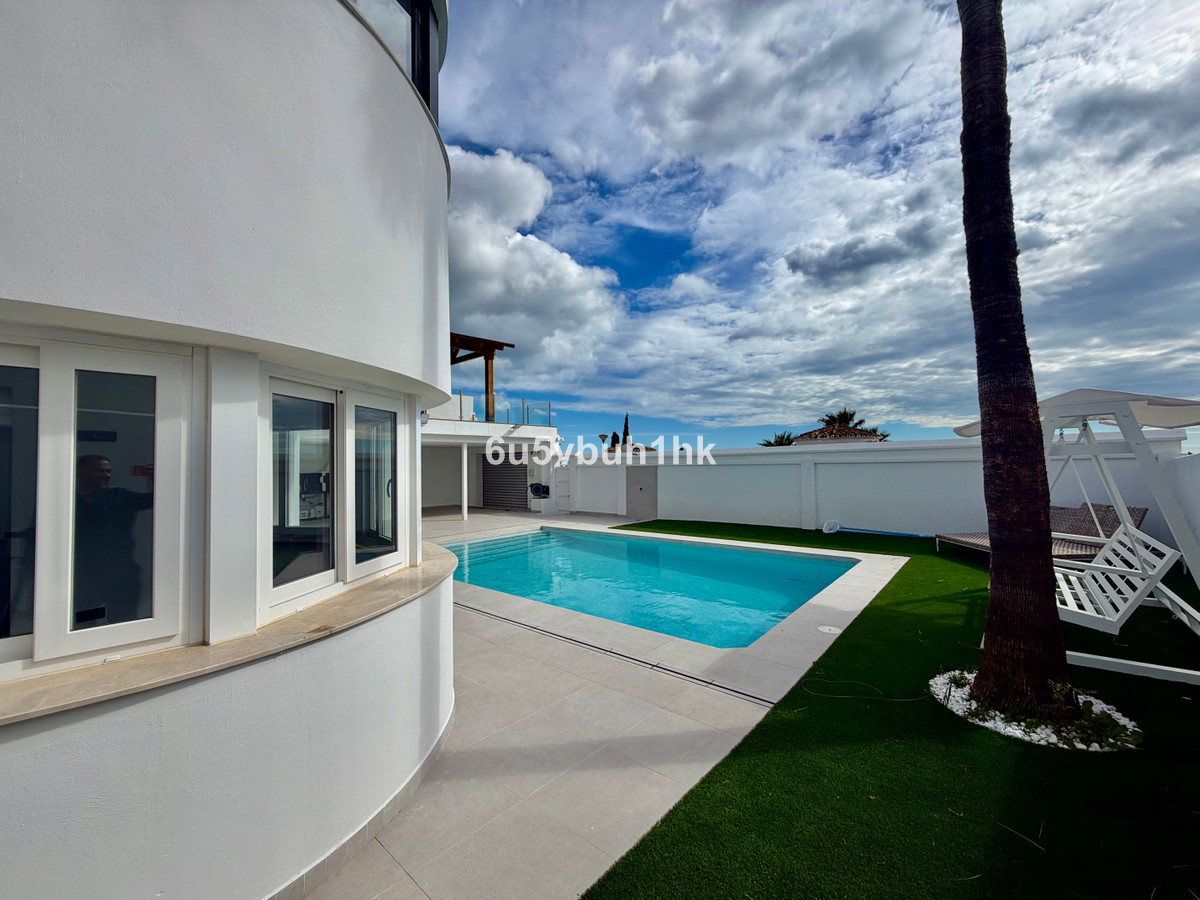 4 Bed Townhouse for sale in Benalmadena Costa Costa Del Sol, Málaga, Spain