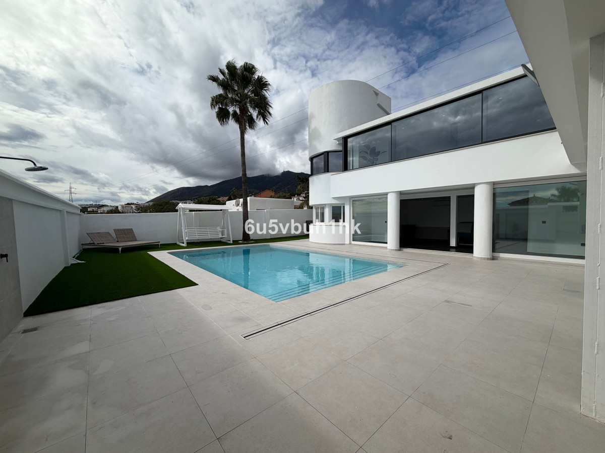 4 Bed Townhouse for sale in Benalmadena Costa Costa Del Sol, Málaga, Spain