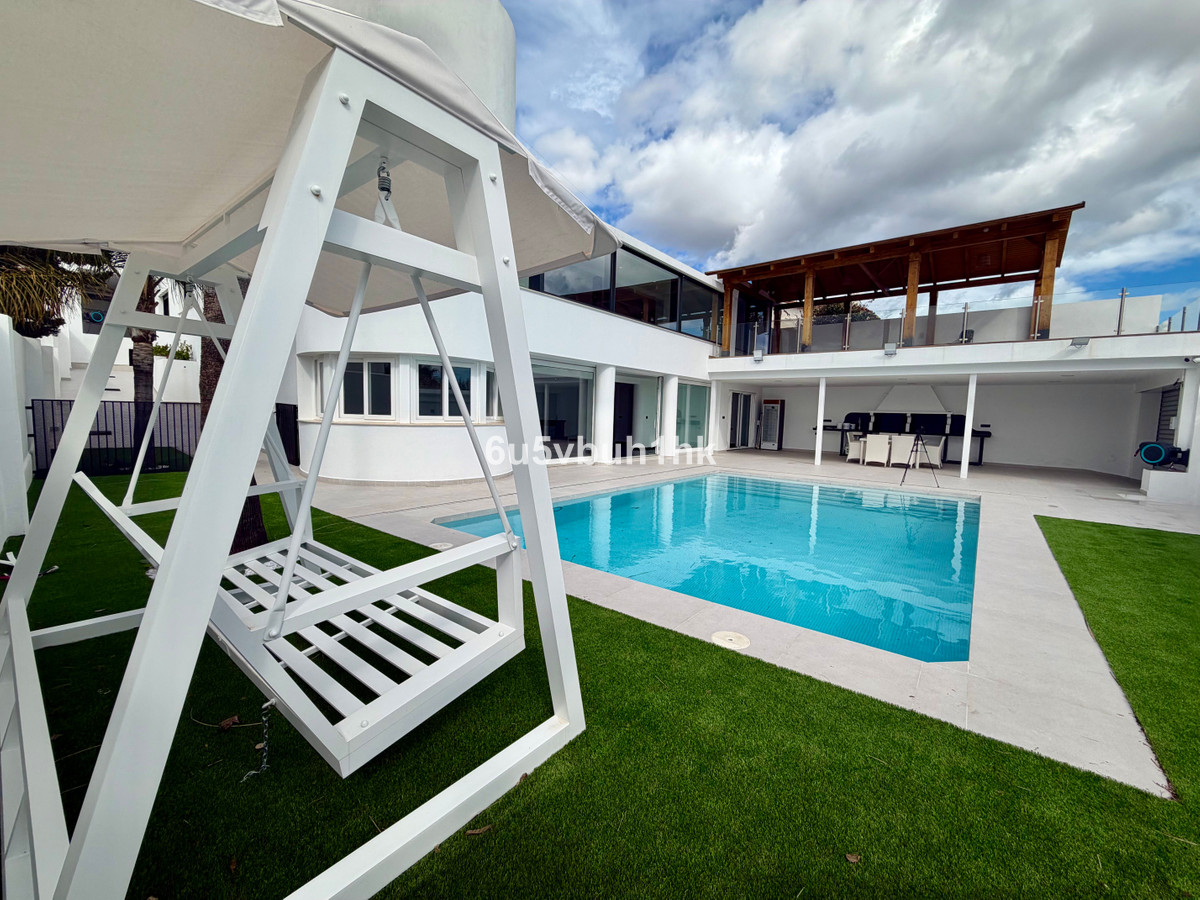 4 Bed Townhouse for sale in Benalmadena Costa Costa Del Sol, Málaga, Spain