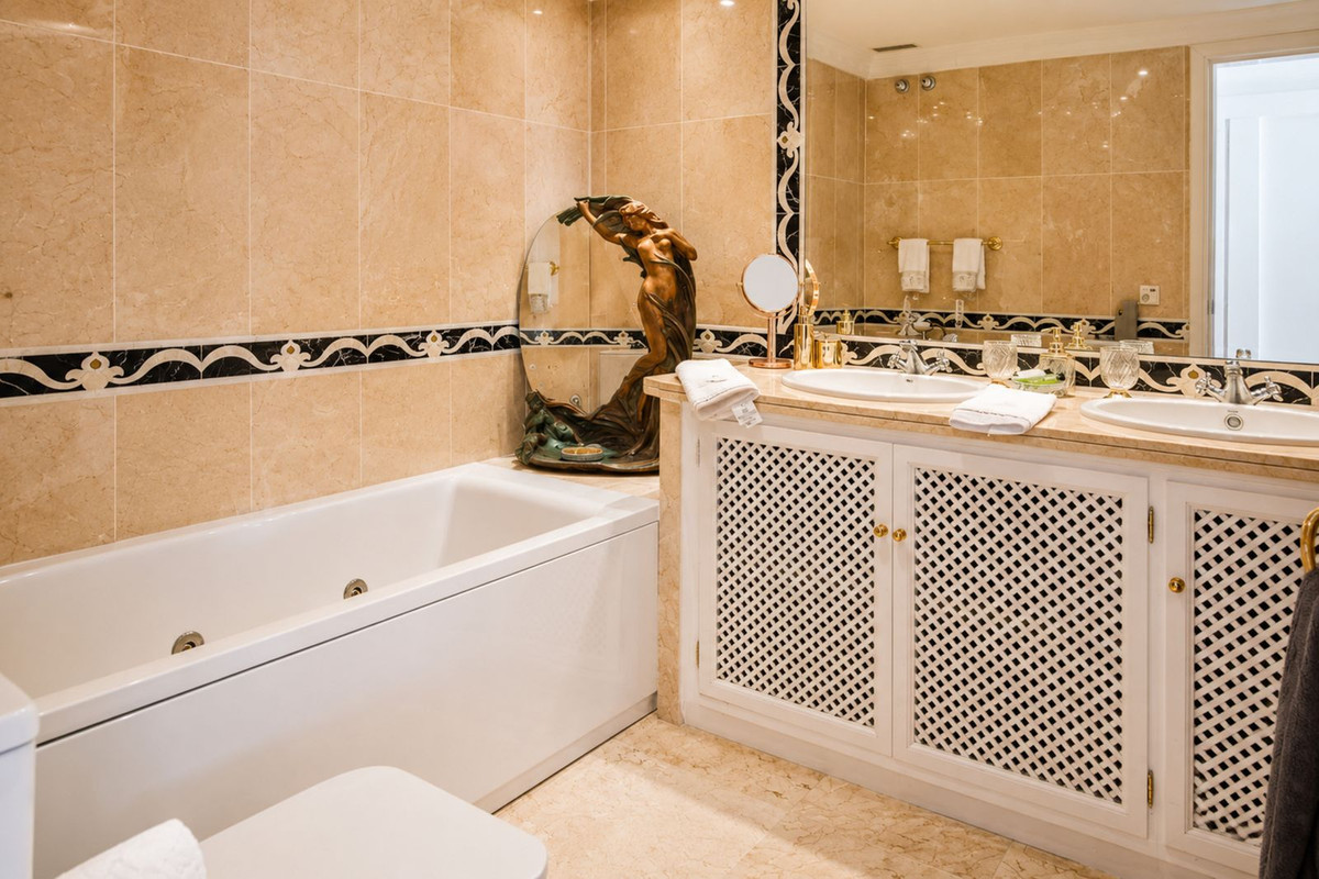 2 Bed Apartment for sale in Guadalmina Alta Costa Del Sol, Málaga, Spain