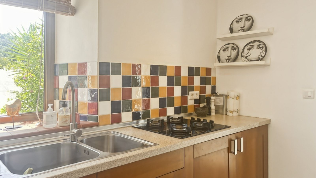 8 Bed Townhouse for sale in Casabermeja Costa Del Sol, Málaga, Spain