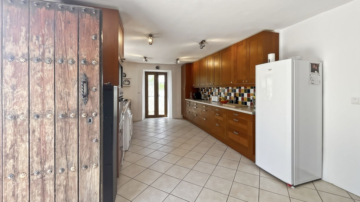 8 Bed Townhouse for sale in Casabermeja Costa Del Sol, Málaga, Spain