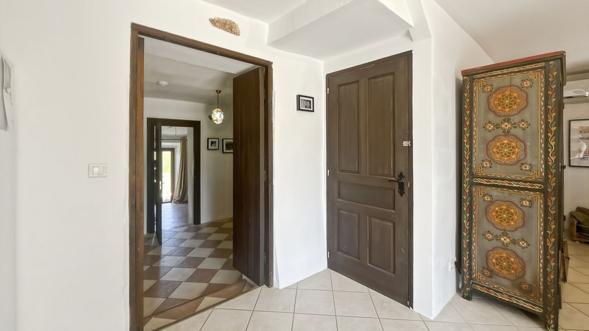 8 Bed Townhouse for sale in Casabermeja Costa Del Sol, Málaga, Spain