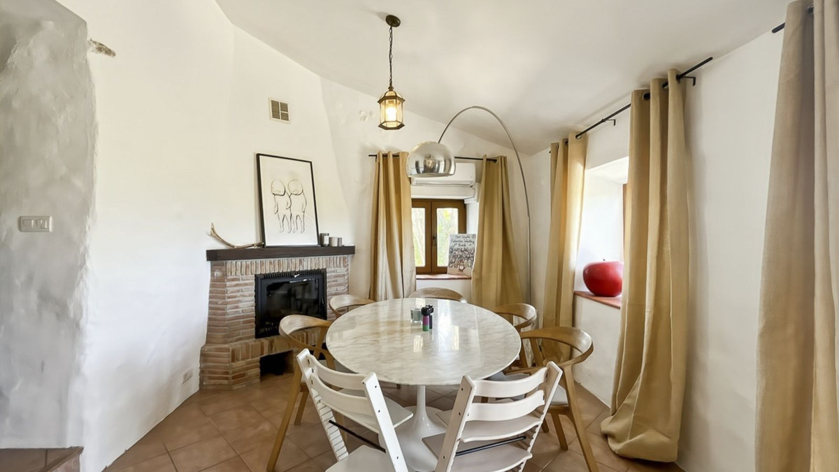8 Bed Townhouse for sale in Casabermeja Costa Del Sol, Málaga, Spain