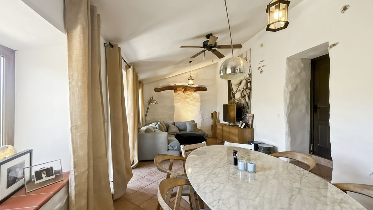 8 Bed Townhouse for sale in Casabermeja Costa Del Sol, Málaga, Spain
