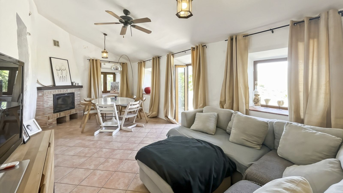 8 Bed Townhouse for sale in Casabermeja Costa Del Sol, Málaga, Spain