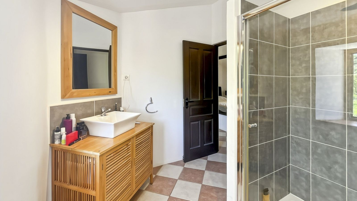 8 Bed Townhouse for sale in Casabermeja Costa Del Sol, Málaga, Spain