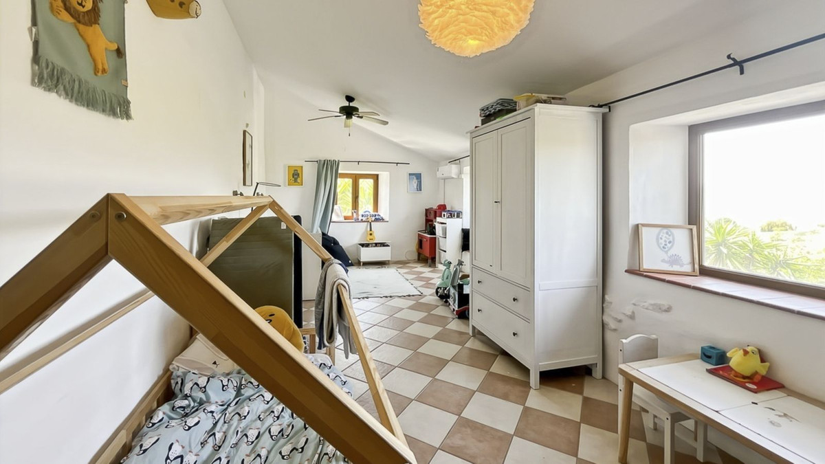 8 Bed Townhouse for sale in Casabermeja Costa Del Sol, Málaga, Spain