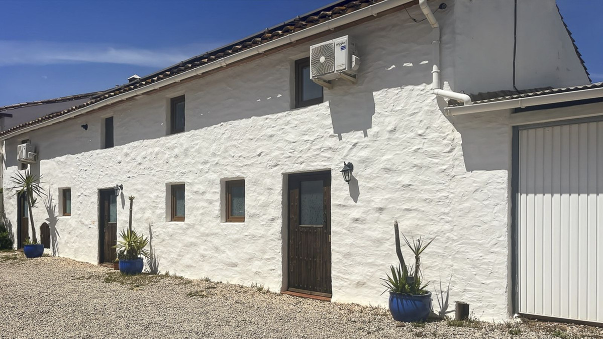 8 Bed Townhouse for sale in Casabermeja Costa Del Sol, Málaga, Spain