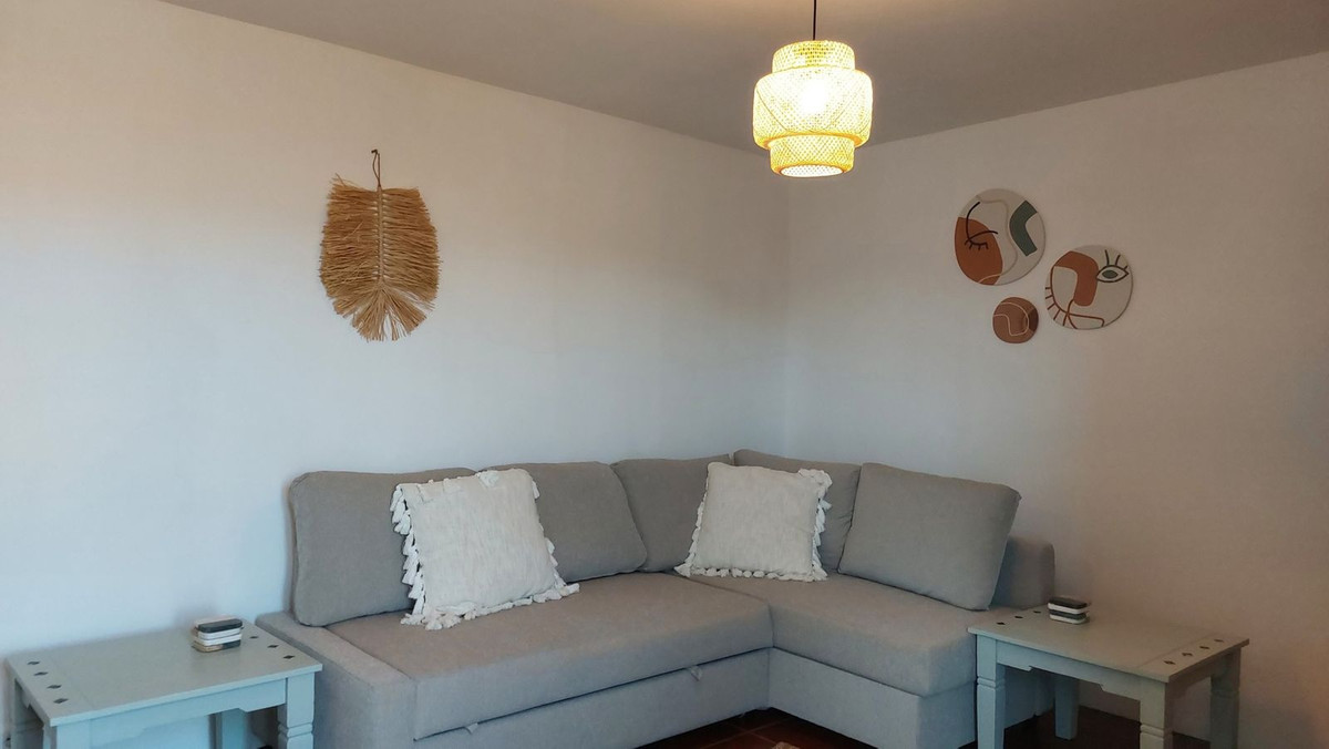 8 Bed Townhouse for sale in Casabermeja Costa Del Sol, Málaga, Spain