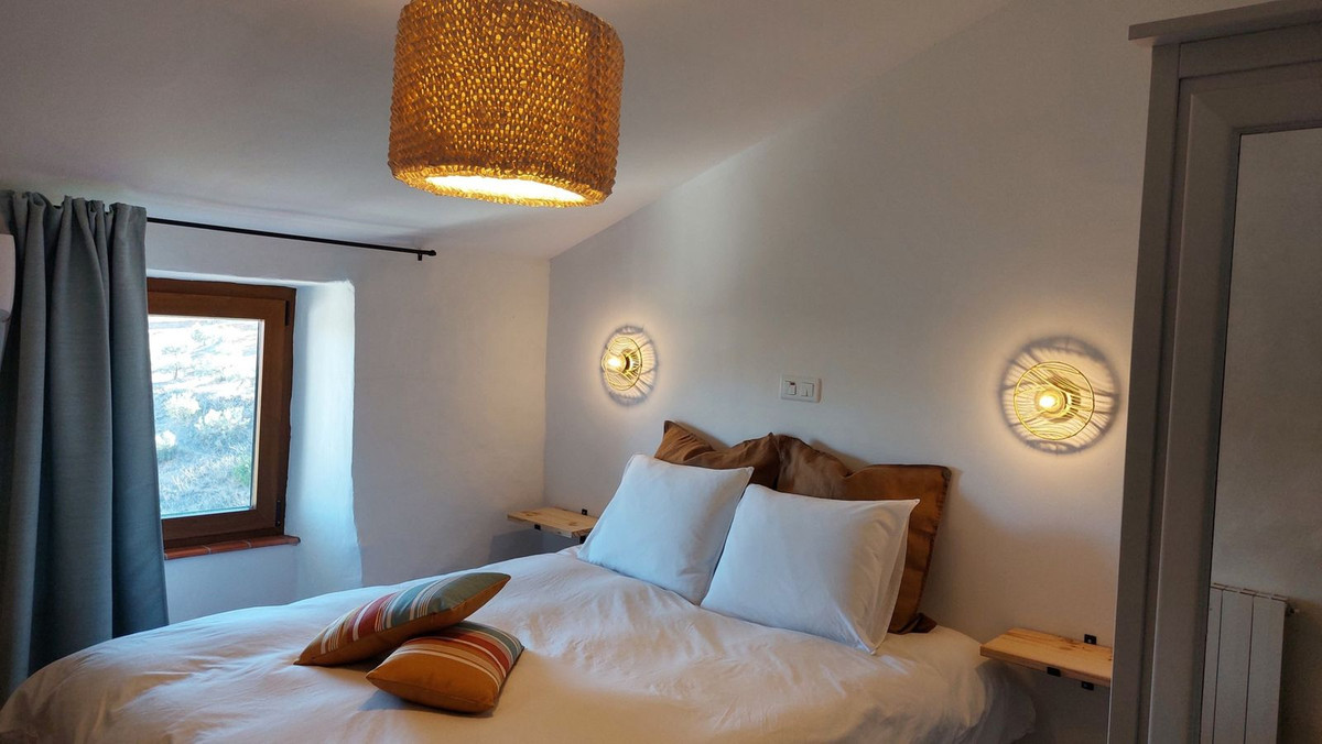 8 Bed Townhouse for sale in Casabermeja Costa Del Sol, Málaga, Spain