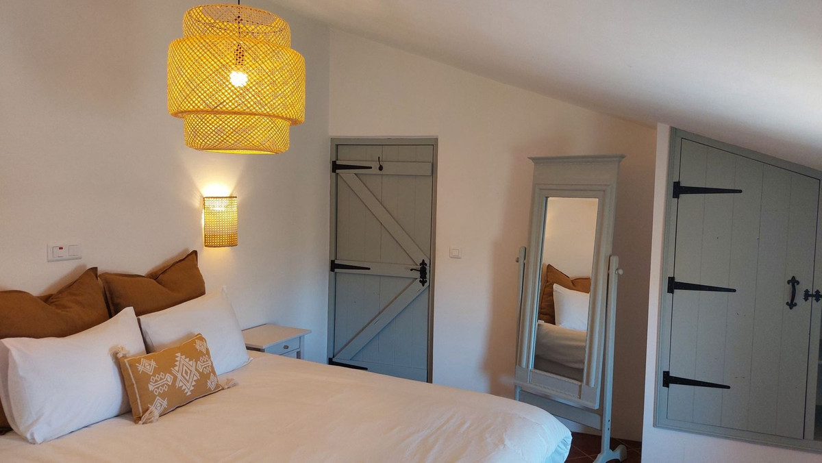 8 Bed Townhouse for sale in Casabermeja Costa Del Sol, Málaga, Spain