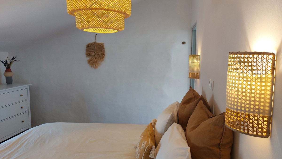8 Bed Townhouse for sale in Casabermeja Costa Del Sol, Málaga, Spain
