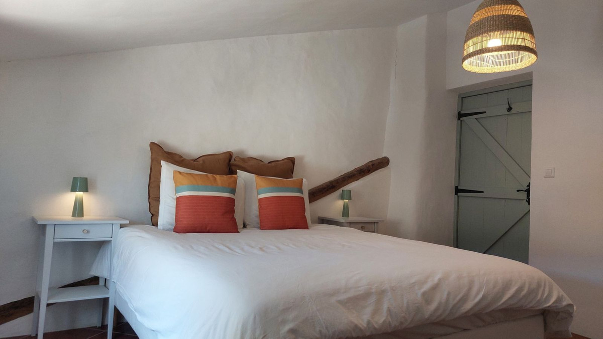 8 Bed Townhouse for sale in Casabermeja Costa Del Sol, Málaga, Spain