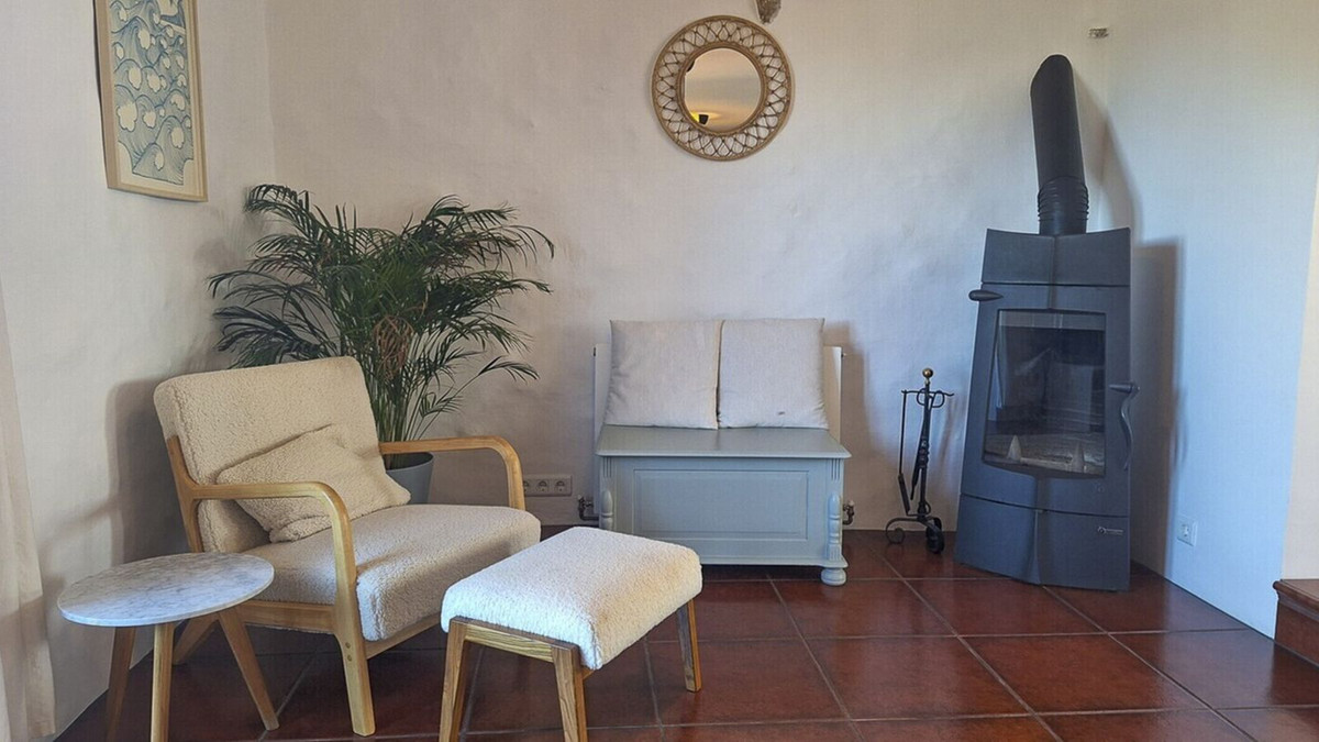 8 Bed Townhouse for sale in Casabermeja Costa Del Sol, Málaga, Spain